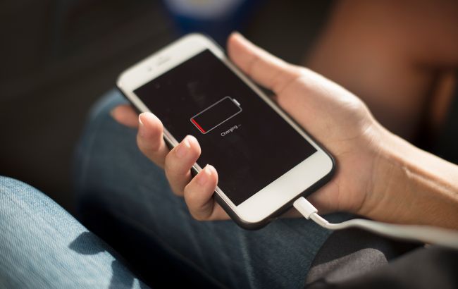 Как лучше заряжать iPhone, чтобы батарея долго не садилась