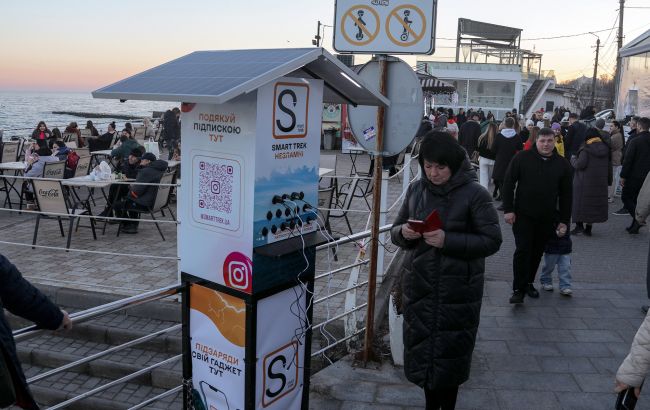 Експерти закликають не користуватись безкоштовними зарядками у публічних місцях. У чому причина