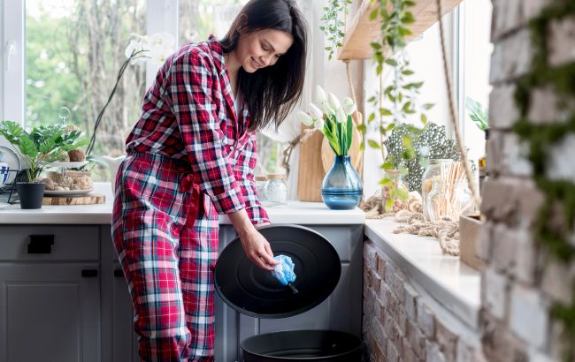 Як позбутися від неприємного запаху сміттєвого відра: найпростіші способи