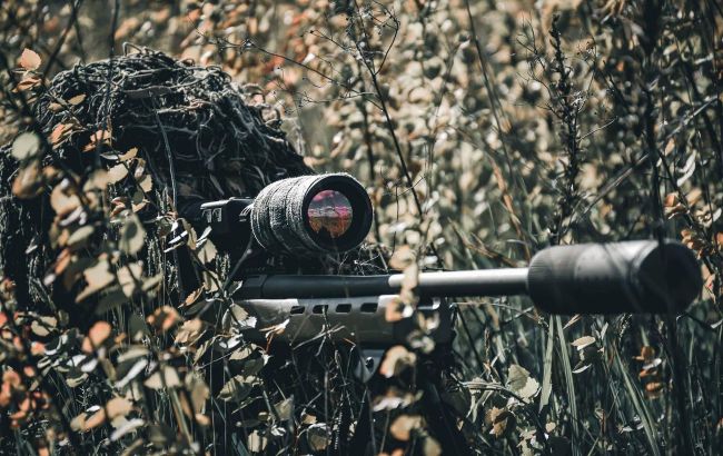 Сырский показал, как снайпер уничтожил российского наблюдателя с 250 м в районе Бахмута