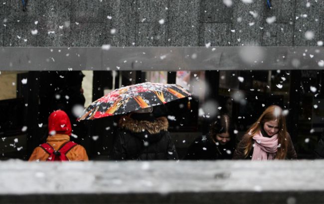 Вітер схаменеться, але заморозки тримаються: яка погода буде завтра і де ймовірний сніг
