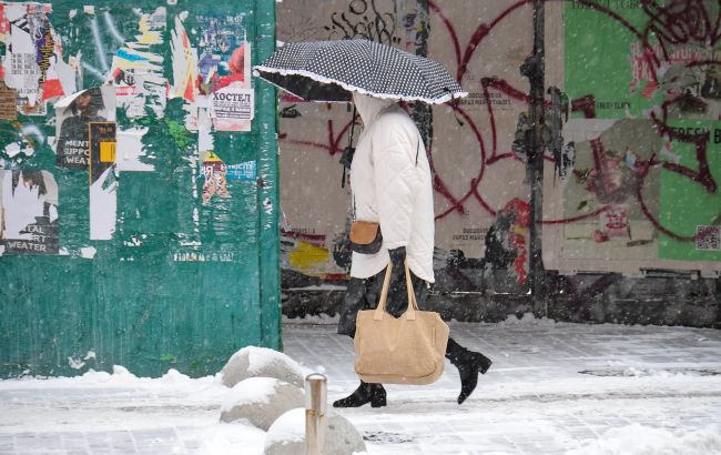 Тепло, но со снегом и дождем. Где ждать осадки в Украине сегодня