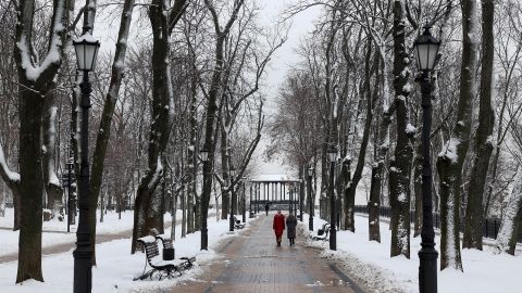 Киев засыпает снегом: что происходит на улицах города (фото)