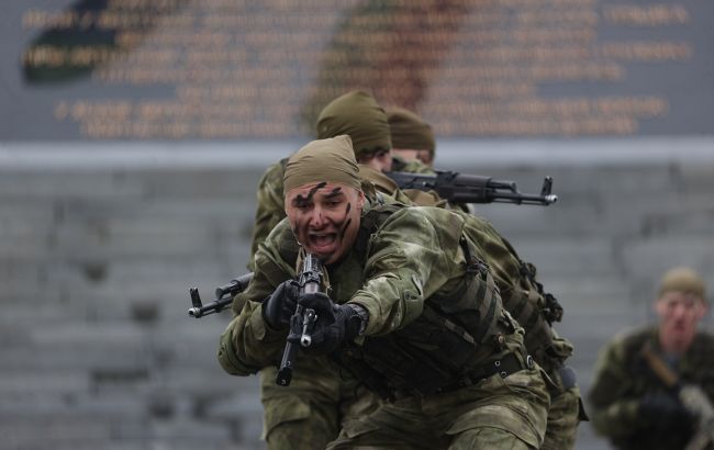 "Подрывали колеи". Экс-советник МВД объяснил, почему Беларусь не напала на Украину