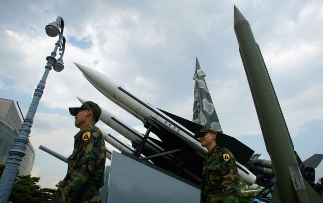 Південна Корея пригрозила КНДР відповіддю за нові випробування ракет