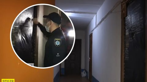 Українець називає себе "батюшкою", їсть хробаків і труїть весь під'їзд багатоповерхівки (відео)