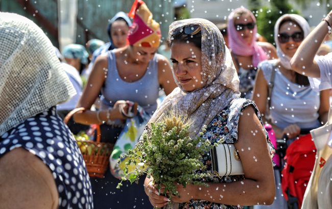 Яблучний Спас 2025: суворі заборони, традиції та прикмети Преображення