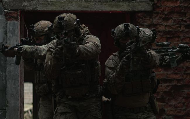 ССО налетіли на ворожий бліндаж: двох окупантів знищили, троє здались у полон (відео)