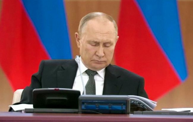 Ліки вже не допомагають, він не може ходити: Путін "втомився" і заснув прямо на зустрічі