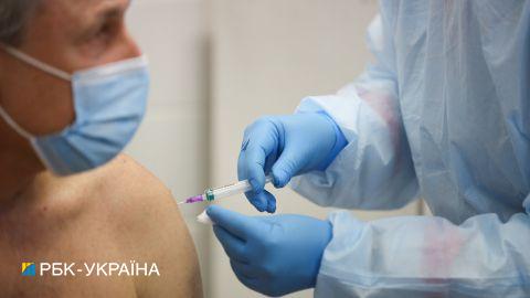Вакцинація робочих колективів: за два дні зробили майже 6 тисяч щеплень