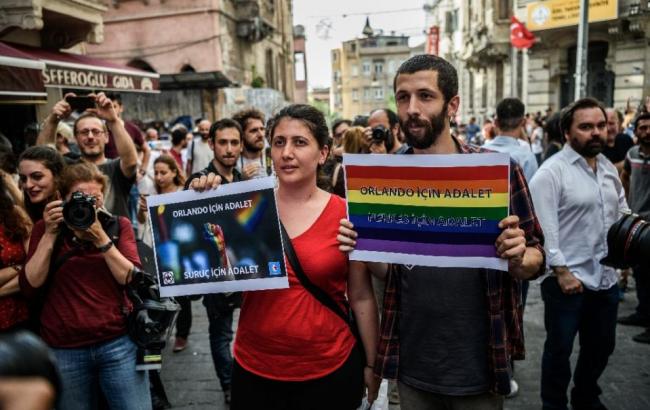 Стамбульская полиция разогнала ЛГБТ-марш