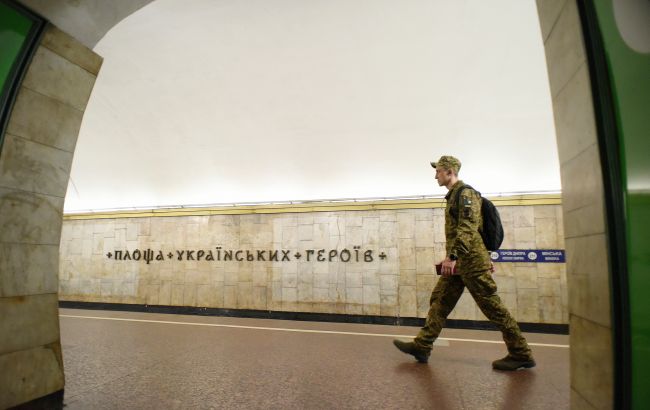 В Киеве станцию метро "Площадь Украинских Героев" снова хотят переименовать: детали петиции