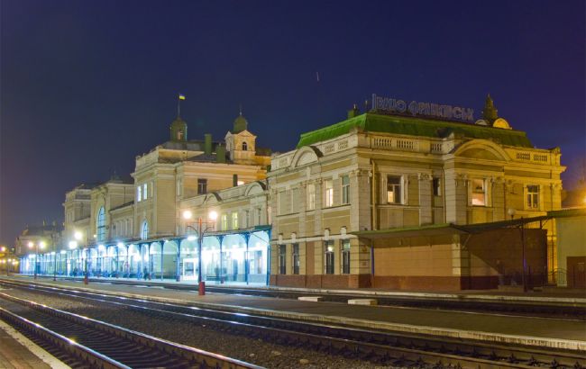 На вокзале Ивано-Франковска упростили жизнь пассажирам: о чем речь