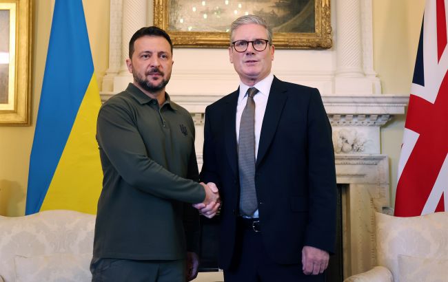 Зеленский обсудил со Стармером возможные форматы переговоров с Путиным