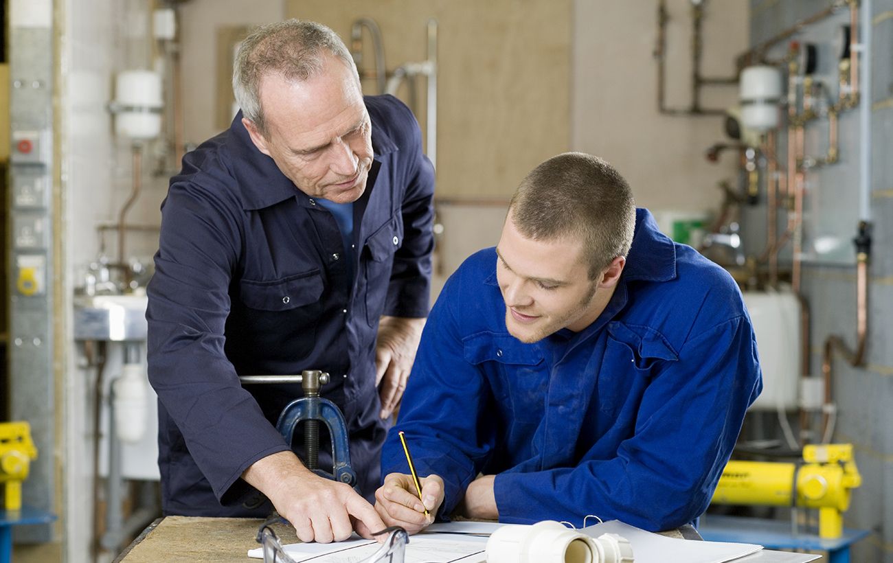 Комунальникам Києва бракує спеціалістів: чи врятують ситуацію жінки й пенсіонери