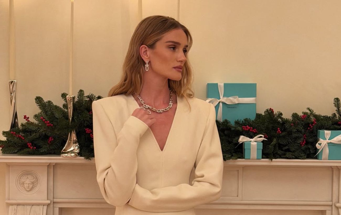 Святковий образ дружини Стейтема: ідеальна сукня для зимових вечірок