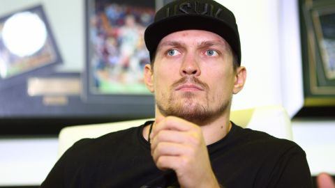 "Ти для мене, як матір для сина - сама рідна й навіки одна": Усик посвятил песню Украине (видео)
