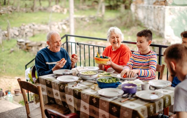 Топ-7 помилок, які можуть зіпсувати Великдень: як не отруїтись за святковим столом
