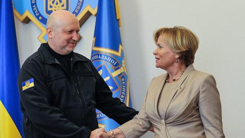Турчинов обговорив з президентом парламентської асамблеї НАТО ситуацію на Донбасі