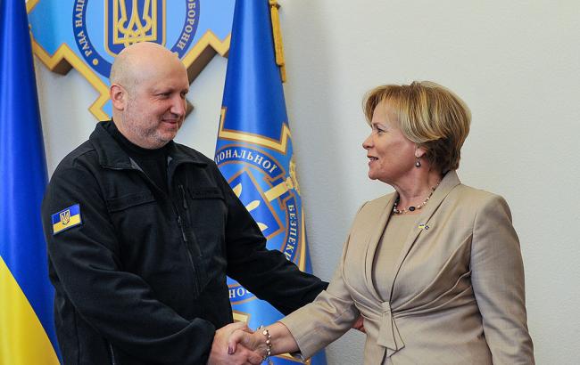 Турчинов обговорив з президентом парламентської асамблеї НАТО ситуацію на Донбасі