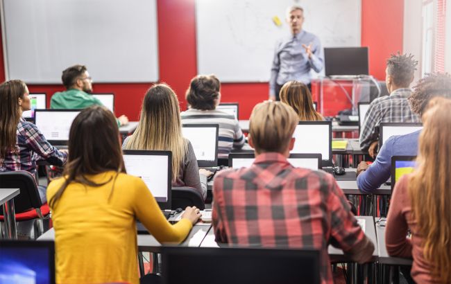Без польської мови, але з дипломом: як українцям у Польщі здобути освіту англійською