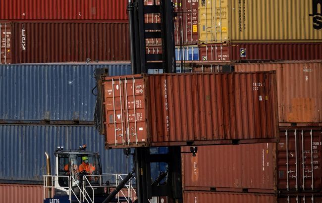 Товары ЕС минимум на 1 млрд долларов попали в РФ во время транзита, - FT