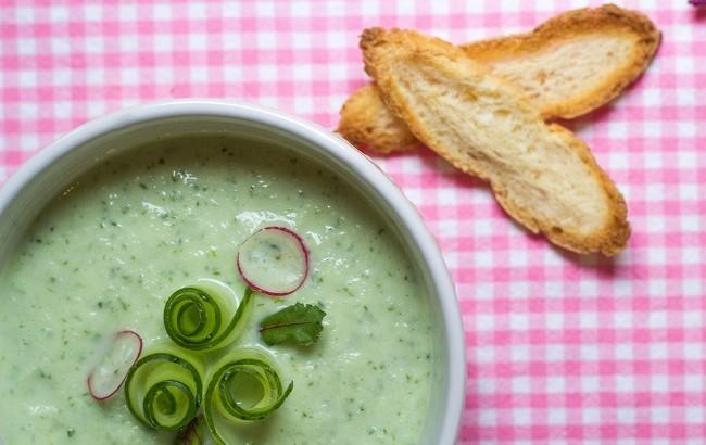 Холодний огірковий суп: оригінальний смак і мінімум калорій