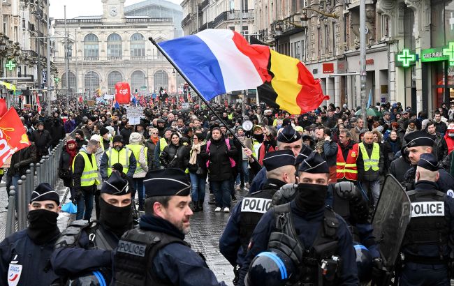 Более 10 человек были арестованы в Париже на митингах против пенсионной реформы