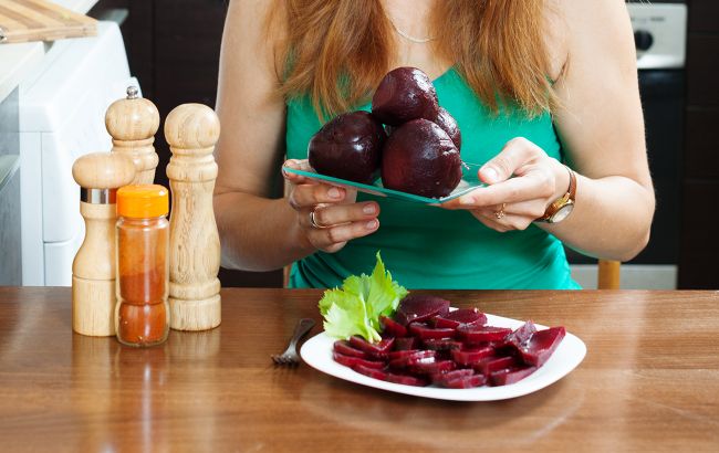 Как правильно варить свеклу, чтобы она осталась ярко-красной