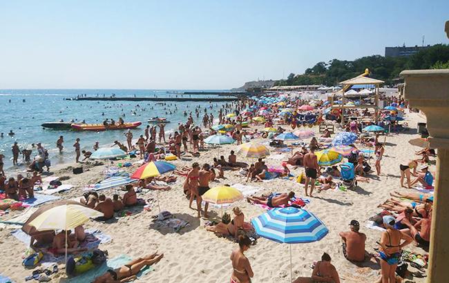 В сети показали забитые туристами одесские пляжи