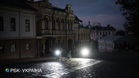 Жорсткі обмеження на 10 годин. Як завтра діятимуть графіки відключень світла