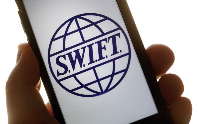 ЄС має намір відключити від SWIFT ще 15 російських банків і заборонити алюміній, - Bloomberg