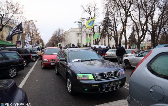 Сколько "евроблях" растаможили в Украине с начала года: названы цифры