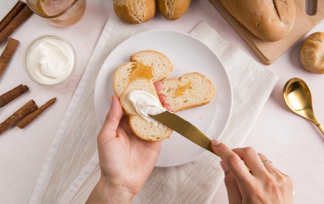 Спробуйте приготувати плавлений сир вдома: більше не купіть магазинний