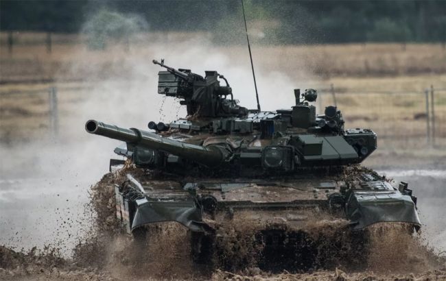 РФ намагалась штурмувати біля Бахмуту. Прикордонники показали відео знищення танка Т-90