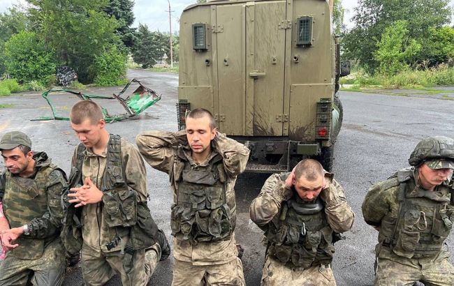 Бійці "Азову" взяли в полон півдесятка окупантів: серед них є офіцер