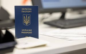 Ограничения для украинских мужчин за границей. Как реагируют страны ЕС и США