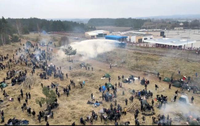 Мігранти все ближче. Що відбувається на кордоні Польщі та Білорусі: відеотрансляція