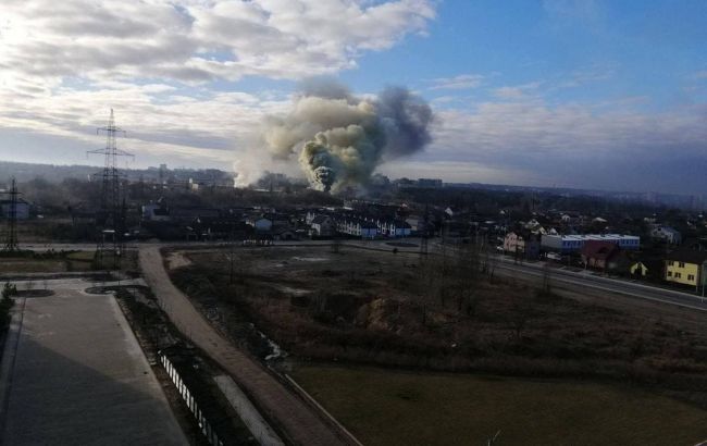 Украинские бойцы взорвали мост между Бучей и Ирпенем. Продолжается бой