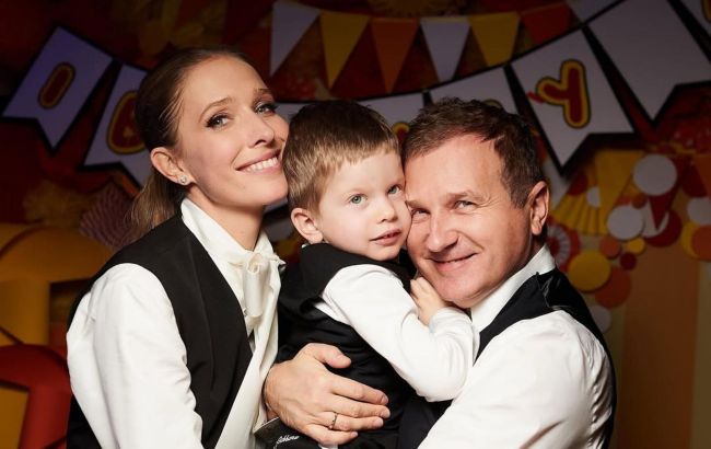 Вже 9 років! Осадча та Горбунов розчулили мережу унікальними фото з сином