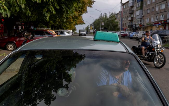 Россияне на оккупированных территориях заставляют таксистов доносить на проукраинских граждан