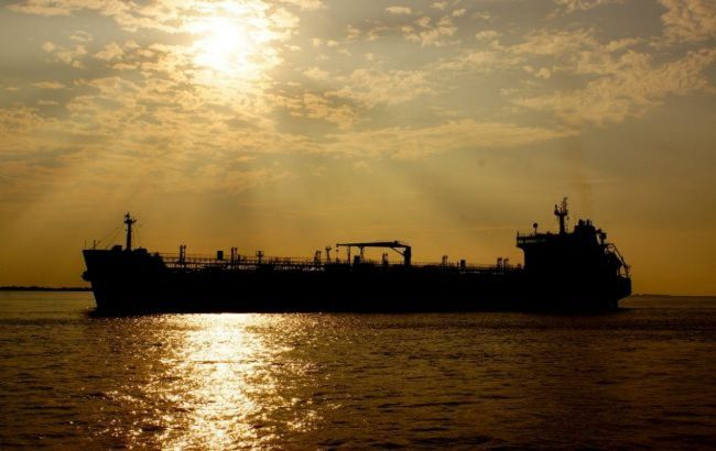 Рух на Босфорі зупинили через аварію на нафтовому танкері