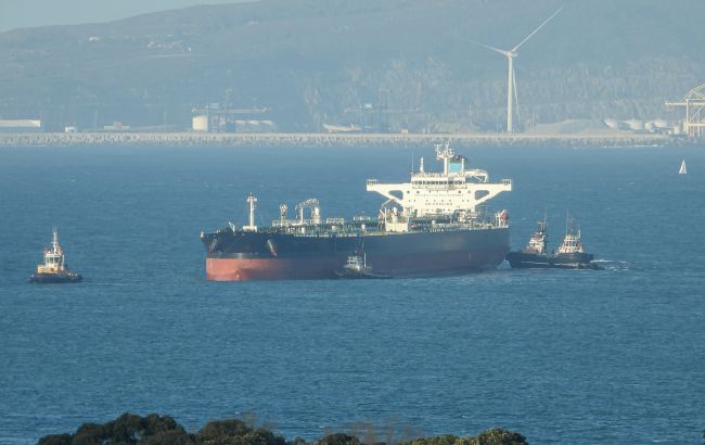 Через Ормузьку протоку пройшли перші три супертанкери після перемир'я США та Ірану