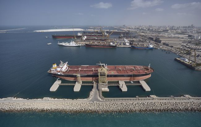 В Індії та ОАЕ з'являються нові компанії з танкерами, які транспортують нафту РФ, - Bloomberg