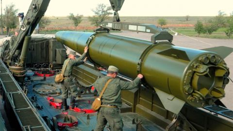 Оккупанты нанесли ракетный удар по Броварам. Возможны перебои с водой и светом