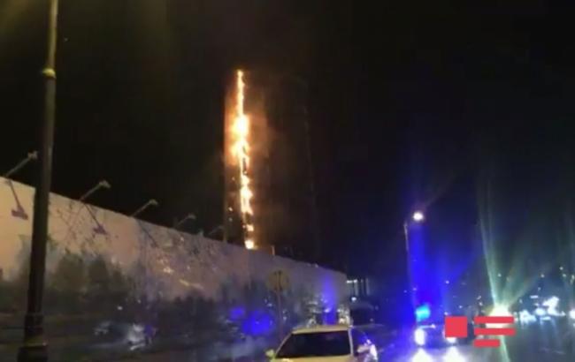 В Баку вновь горит здание Trump Tower
