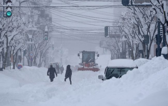 Непогода парализовала дороги Франковщины: спасатели эвакуировали десятки людей (видео)