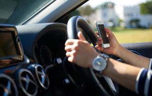 У Китаї заборонять "непристойне" листування навіть між парами: чого чекати порушникам