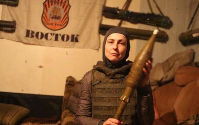 Російській співачці Чичеріній оголосили підозру. Вона зняла український прапор з мерії Енергодара