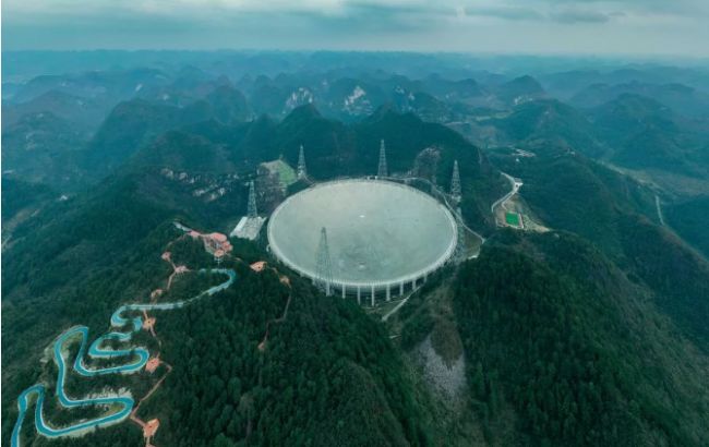 В Китае заработал крупнейший в мире сферический радиотелескоп